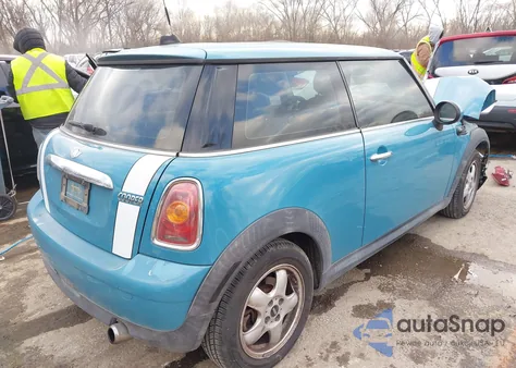 2010 Mini Cooper из США, поврежденный, VIN WMWMF3C50ATZ24461
